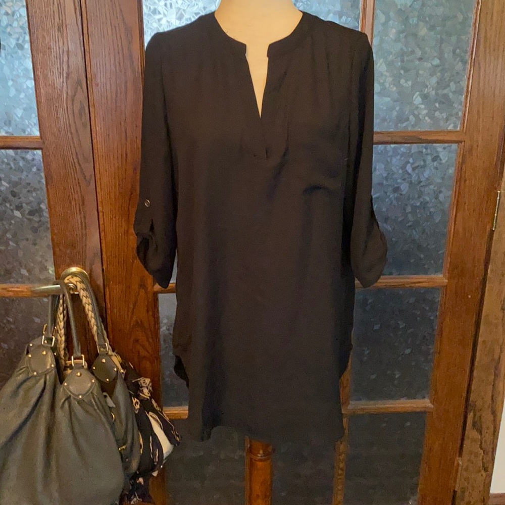 Black pocketed 3/4 sleeve tunic size medium